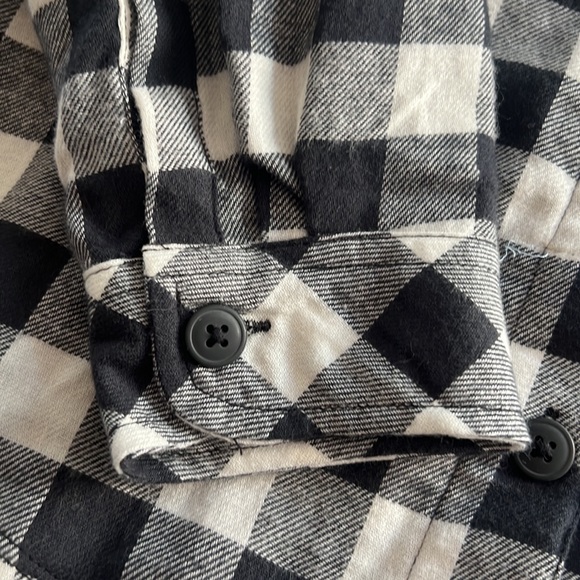 ⭐️HP⭐️Lee Riders Flannel shirt. Lined body. Brushed for softness. Button down. - Picture 7 of 9